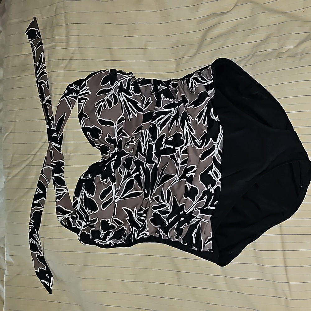 Aqua Green Black and brown swimsuit Size XL - Picture 16 of 16